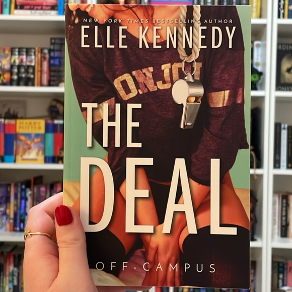 *BRAND NEW* Spicy Hockey Romance Book: The Deal by Elle Kennedy - Picture 1 of 3